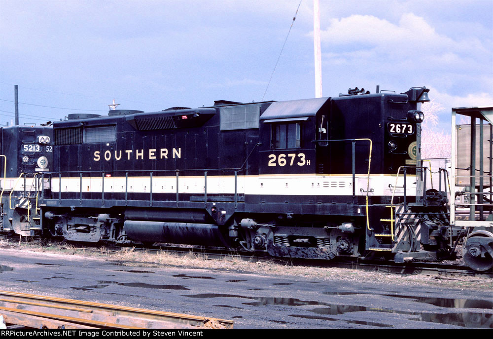 Southern GP35 SOU #2673 on AAR trucks.